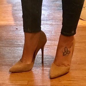 Steve Madden Beige Faux Suede Pumps